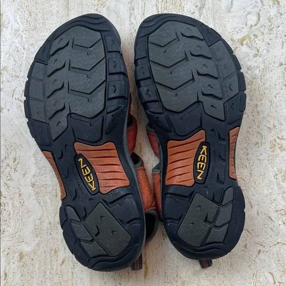 KEEN Newport H2 Water Sandals Men’s 9–9.5 (Women’s 10.5–11) Rust Red/Black main image 6